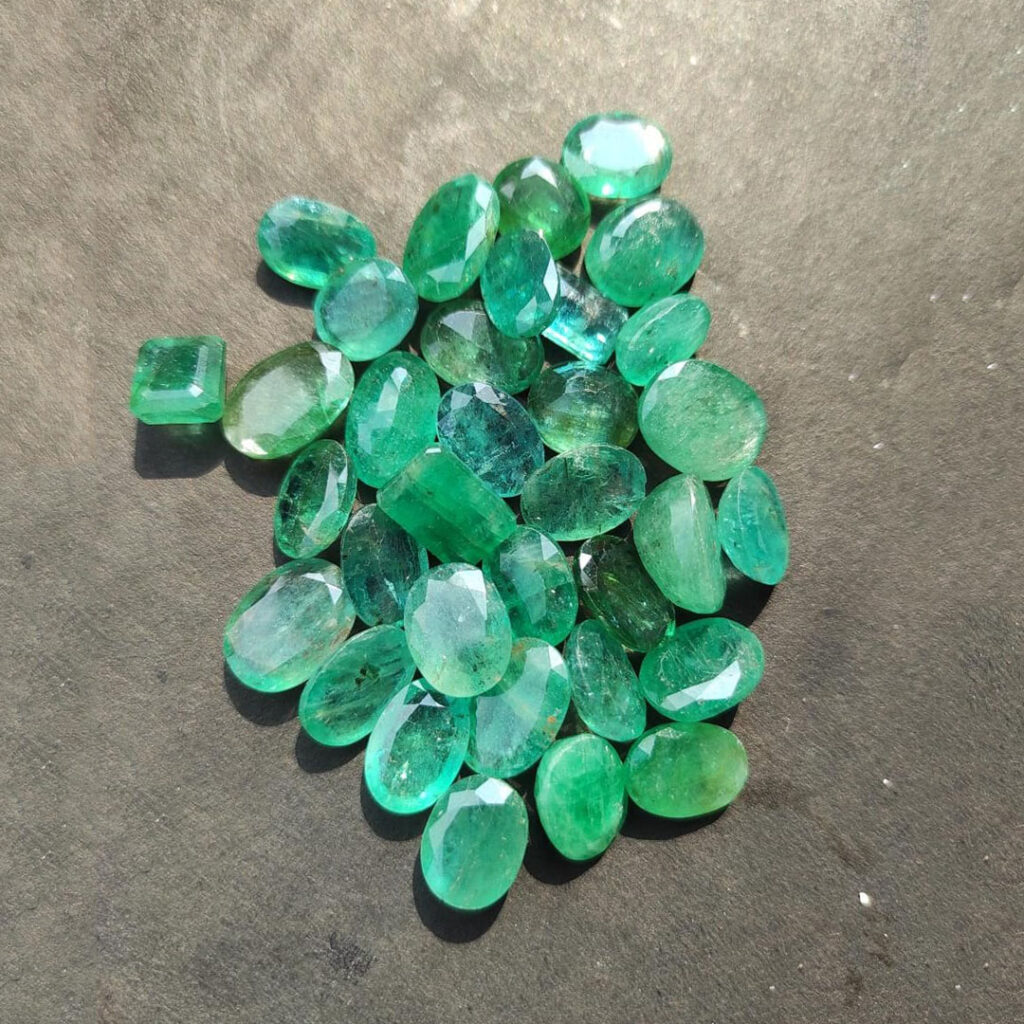 Buy Emerald (Panna) Stone Beads Online At The Best Price in Delhi (India) - Gems Wisdom