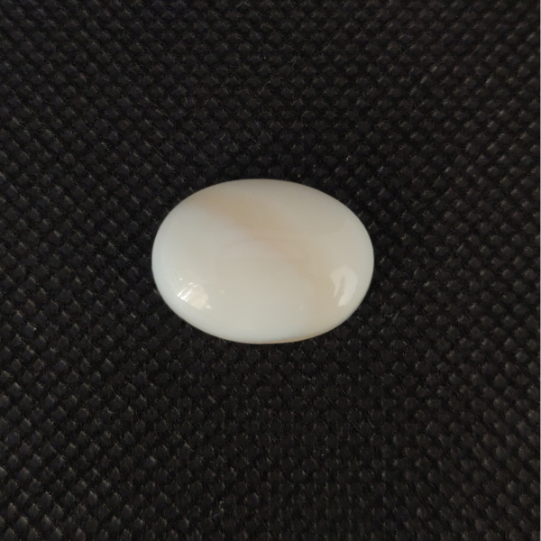 natural white opal stone10.75 ct 2